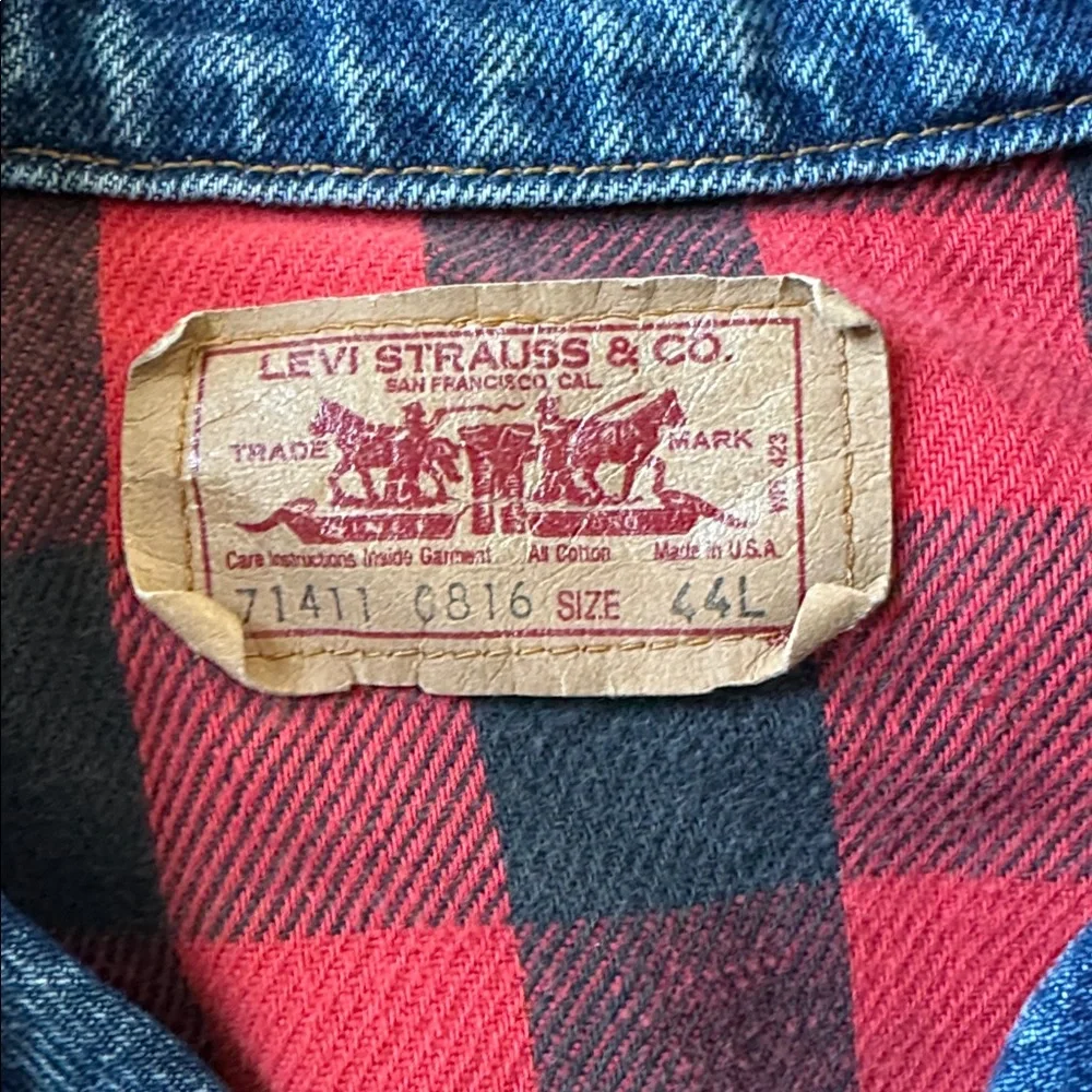 Levi's Blue Denim Jacket with Red Lining - Picture 2 of 6